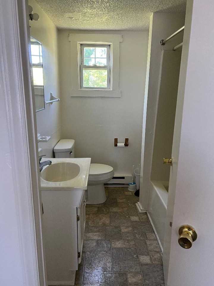 1314 Moorman Ave Nw #E - Photo 6 of 7