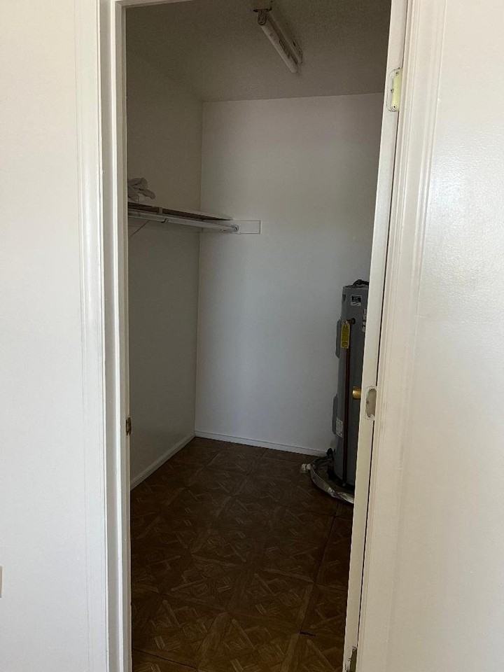 1314 Moorman Ave Nw #E - Photo 7 of 7