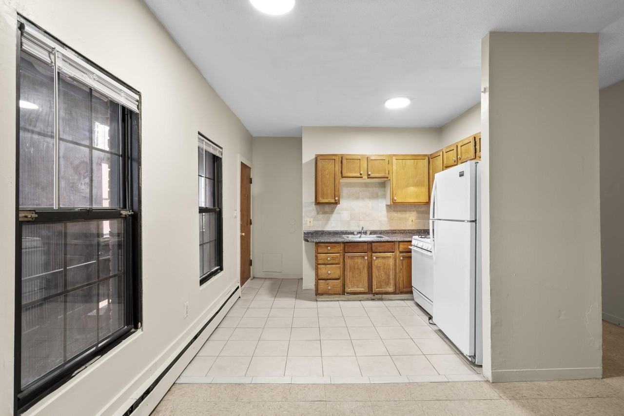 26-28 Lawrence Street - Photo 5 of 50