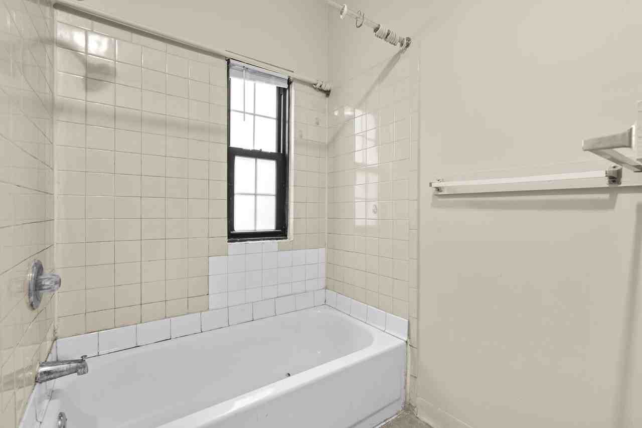 26-28 Lawrence Street - Photo 7 of 50