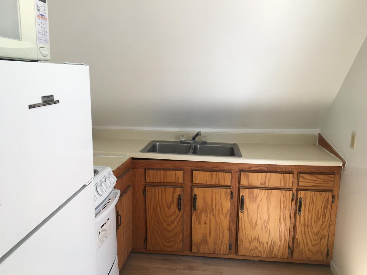 1003 8TH STREET - Photo 2 of 10