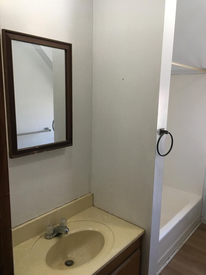 1003 8TH STREET - Photo 5 of 10