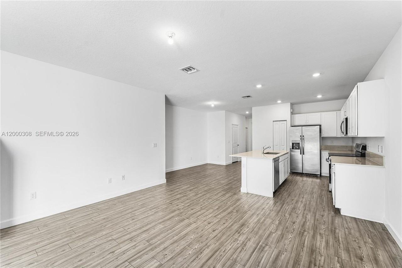 4612 Hollister Avenue #4612 - Photo 7 of 8