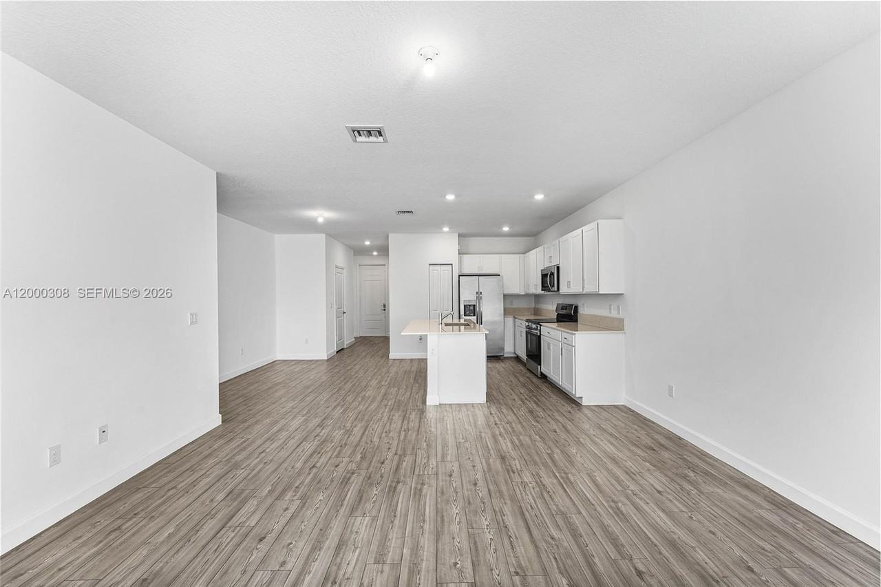 4612 Hollister Avenue #4612 - Photo 6 of 8