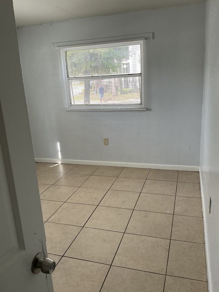 621 West Church Street - Photo 3 of 17