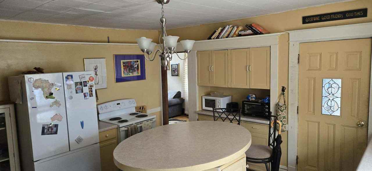 915 Barland St #1 - Photo 4 of 7
