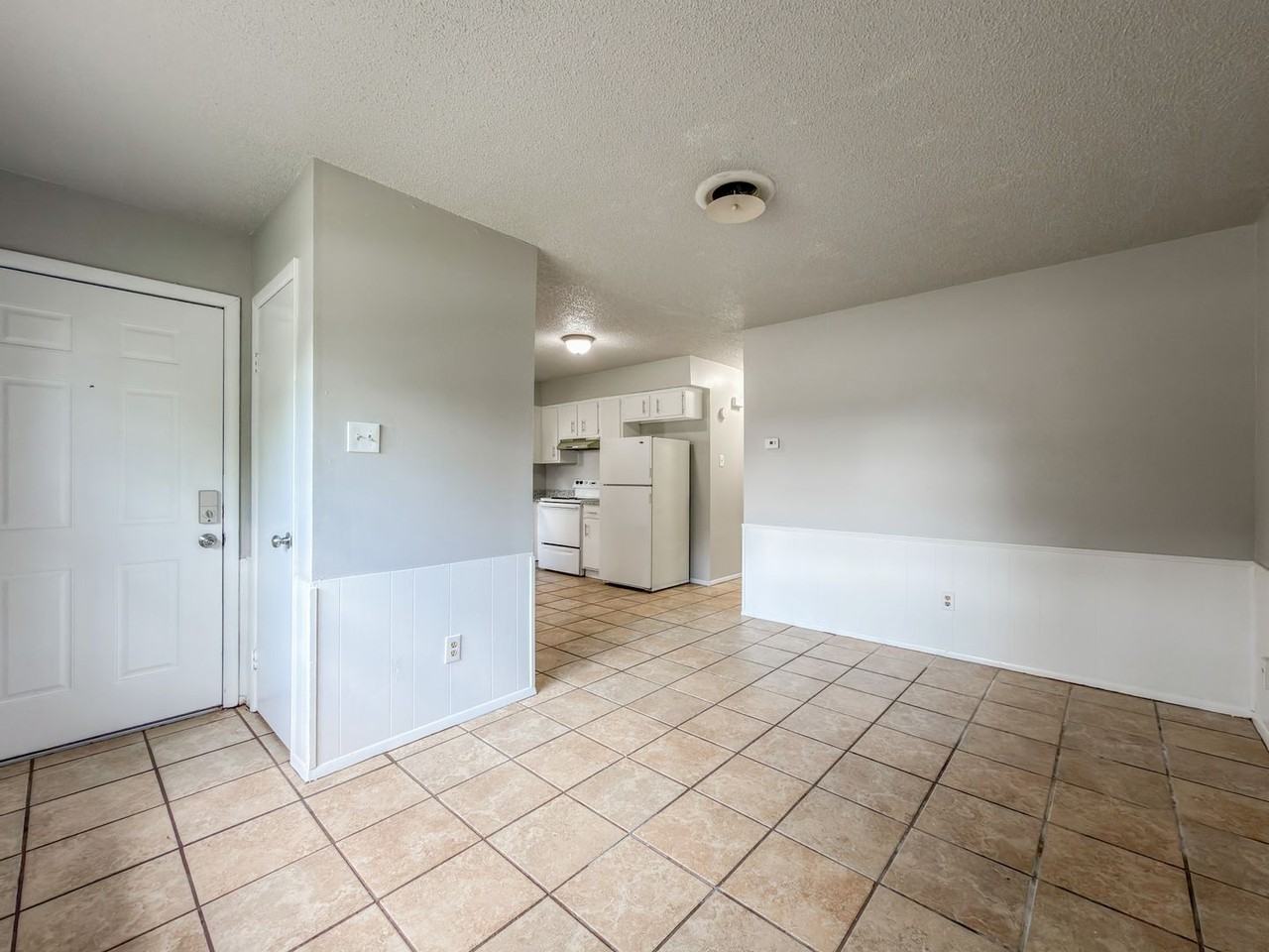 2802 Grinnell Ave - Photo 2 of 11