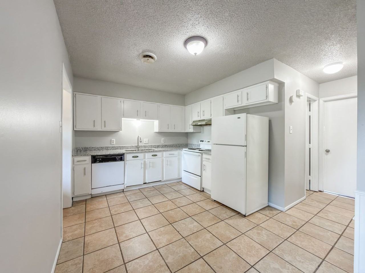 2802 Grinnell Ave - Photo 4 of 11