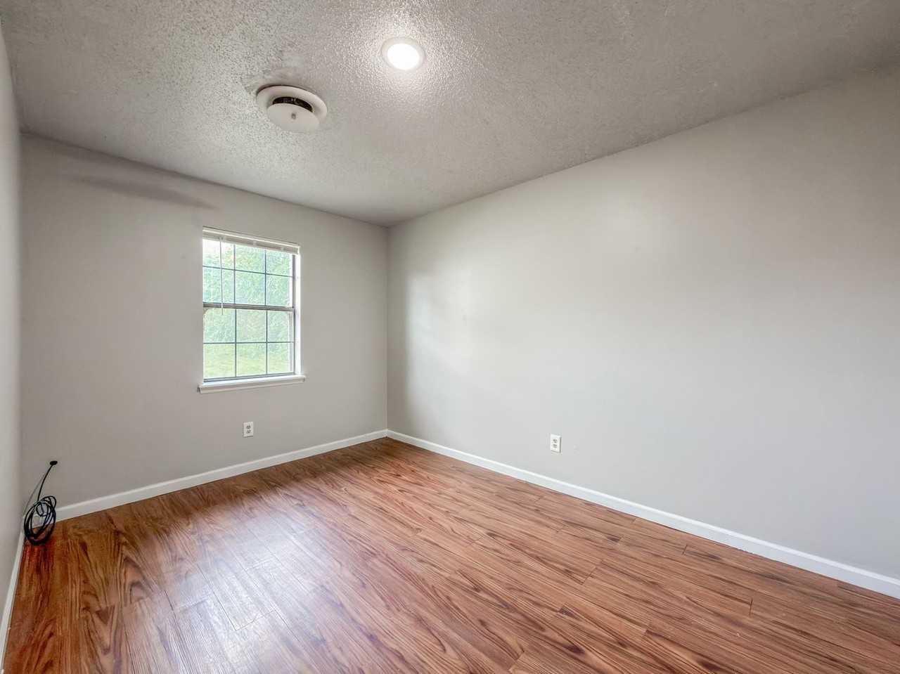 2802 Grinnell Ave - Photo 6 of 11