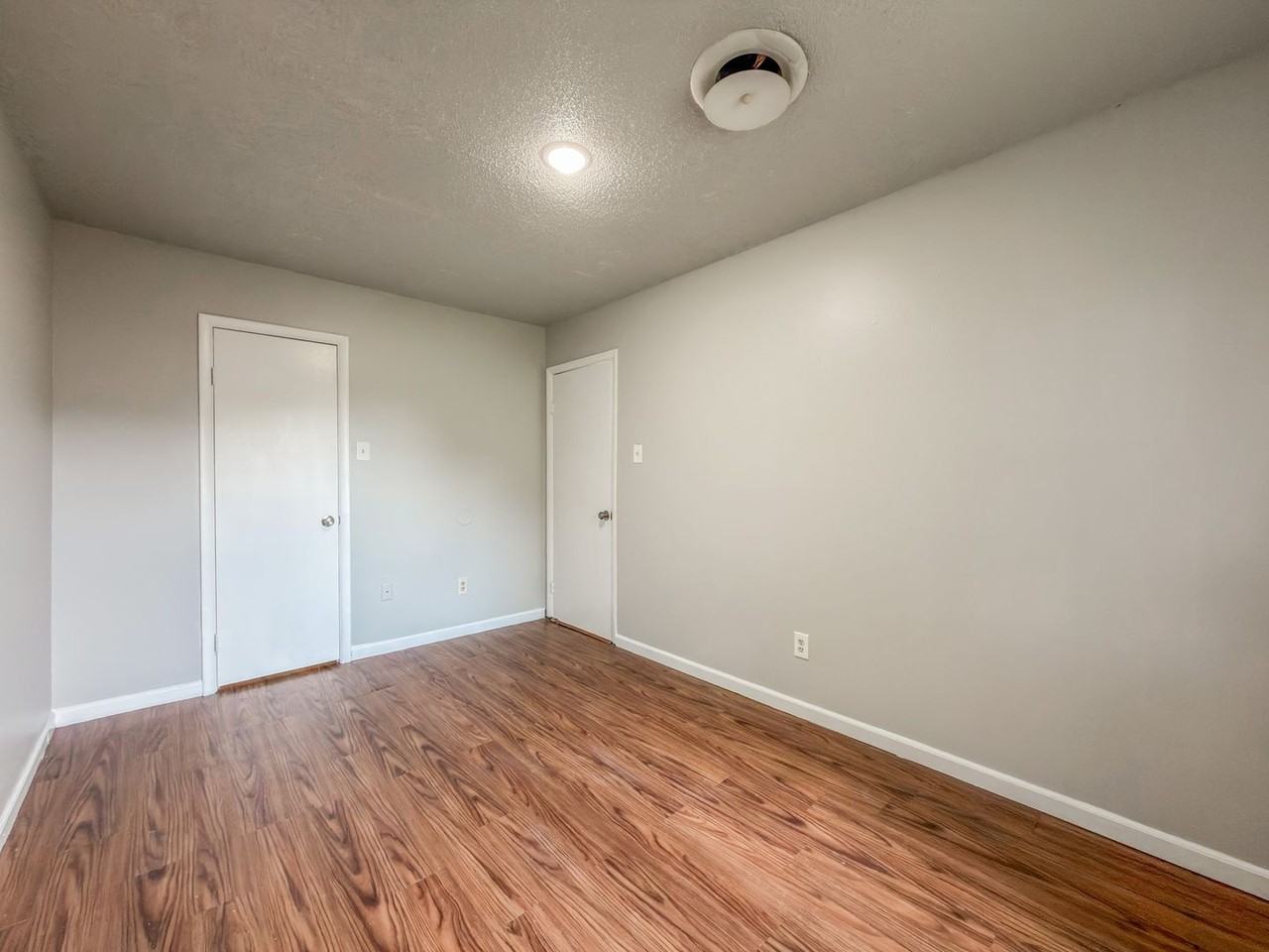 2802 Grinnell Ave - Photo 7 of 11