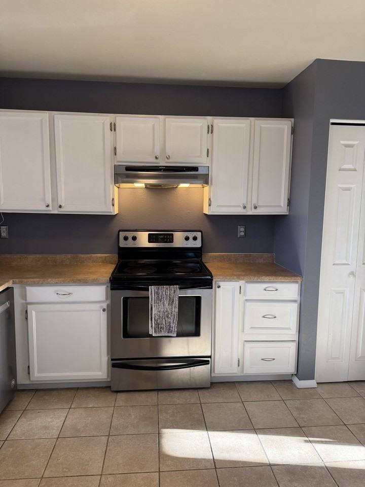 1247 Ceres Dr #1 - Photo 4 of 21
