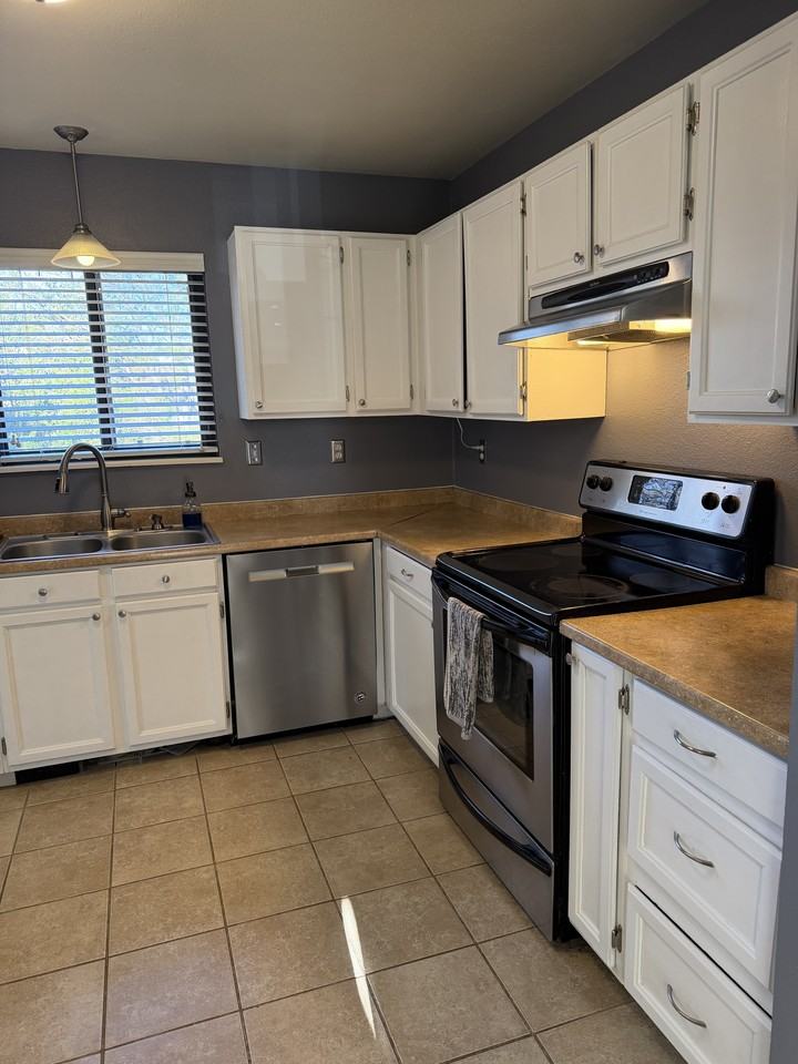 1247 Ceres Dr #1 - Photo 5 of 21