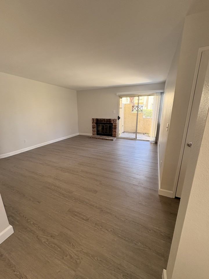 2079 Lakeridge Cir #104 - Photo 4 of 9
