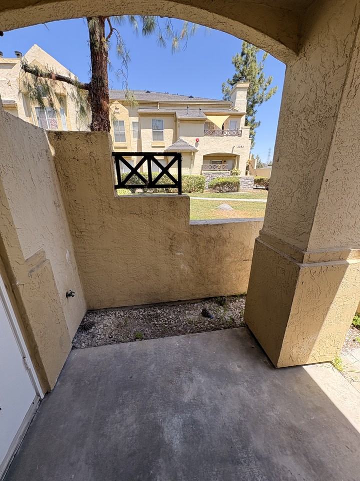 2079 Lakeridge Cir #104 - Photo 5 of 9
