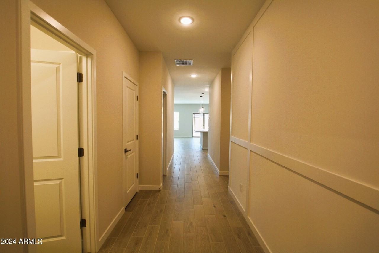 7818 N 79th Ave - Photo 4 of 29