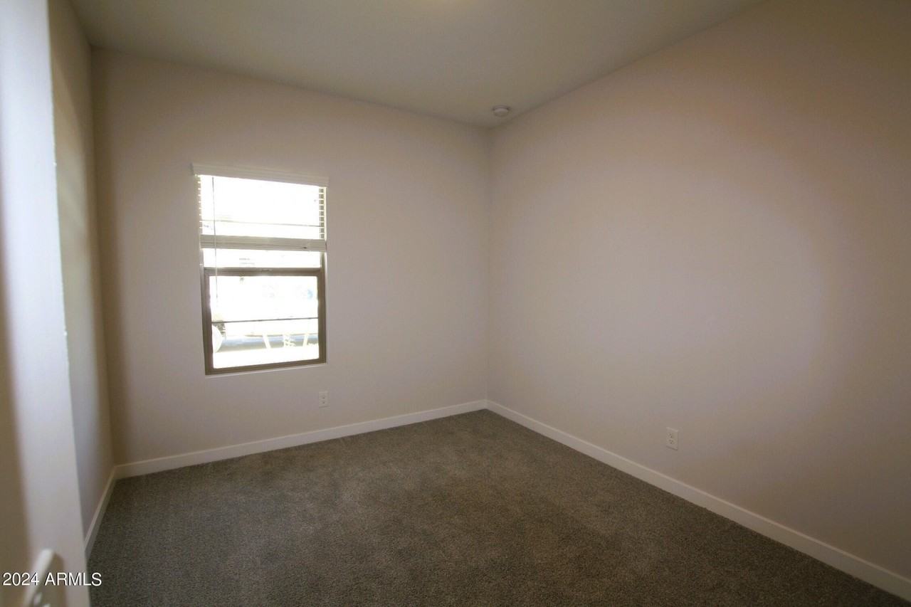 7818 N 79th Ave - Photo 5 of 29