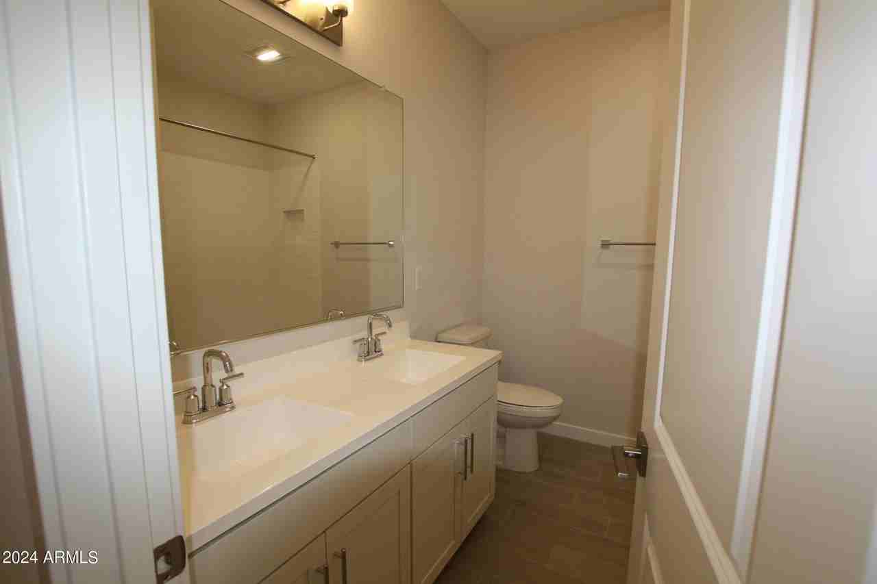 7818 N 79th Ave - Photo 7 of 29