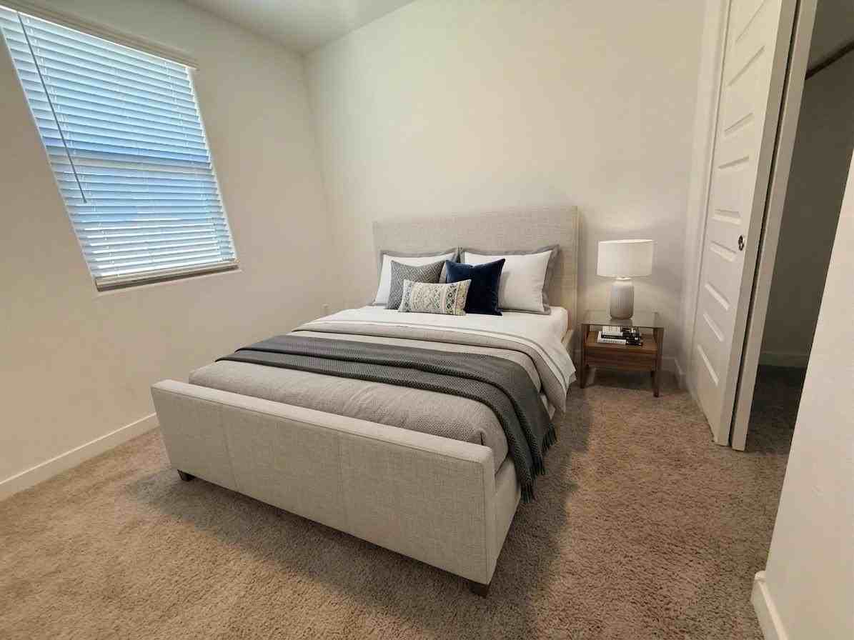 3807 S 65th Ave - Photo 5 of 23