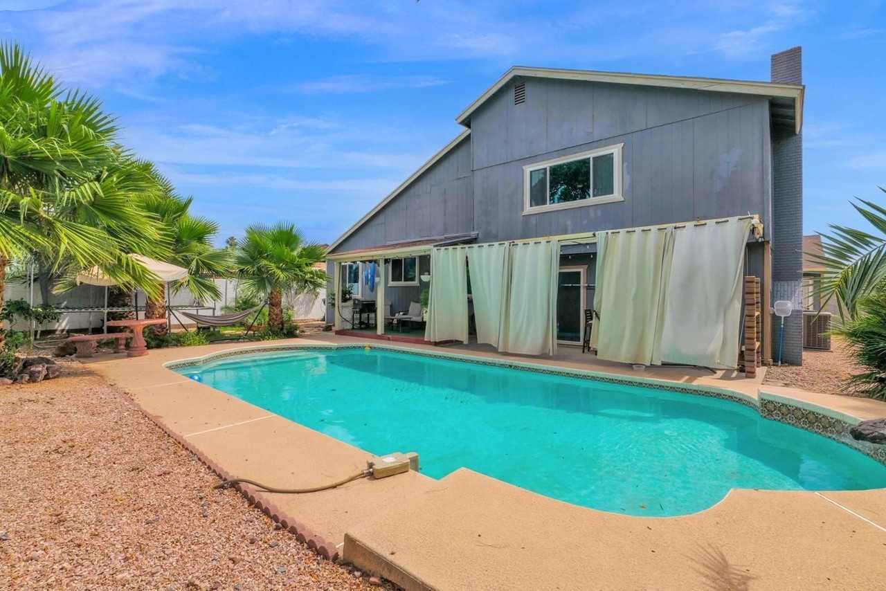 2420 W Mandalay Ln - Photo 2 of 38