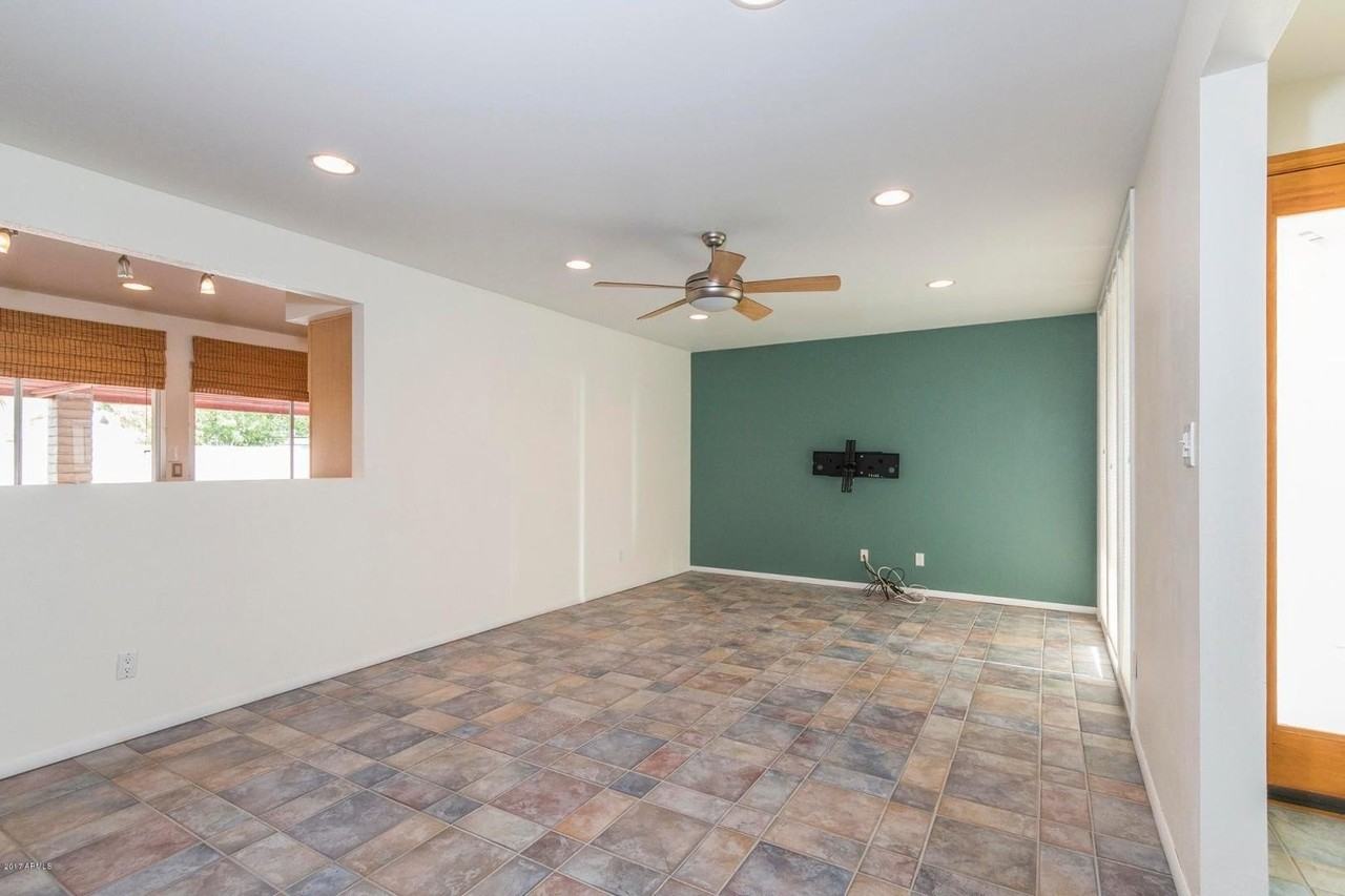 10832 N 38th St - Photo 3 of 19