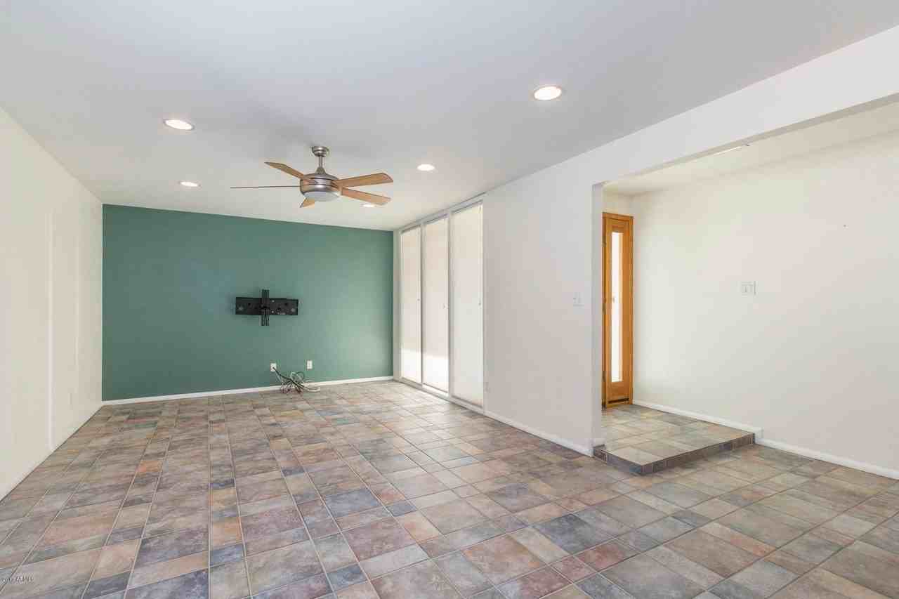 10832 N 38th St - Photo 4 of 19
