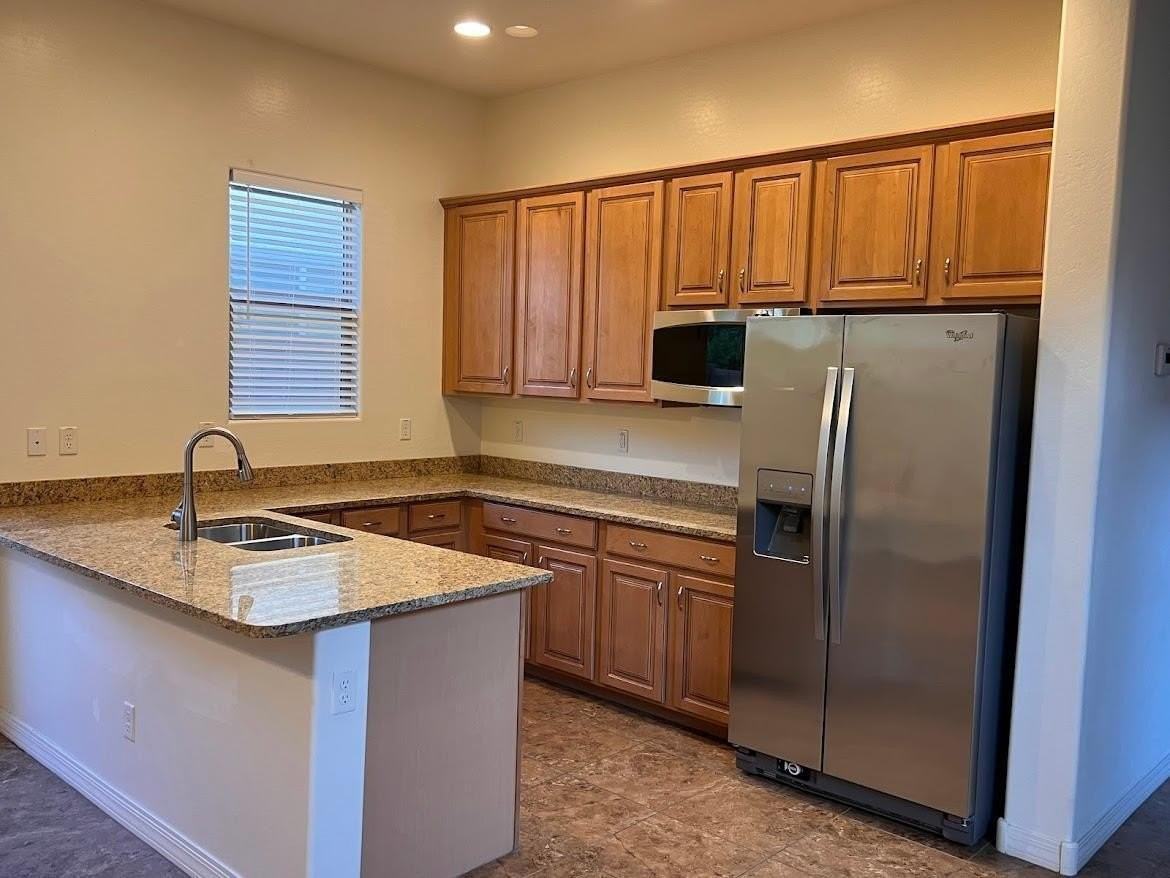1133 E Buckingham Ave - Photo 2 of 33