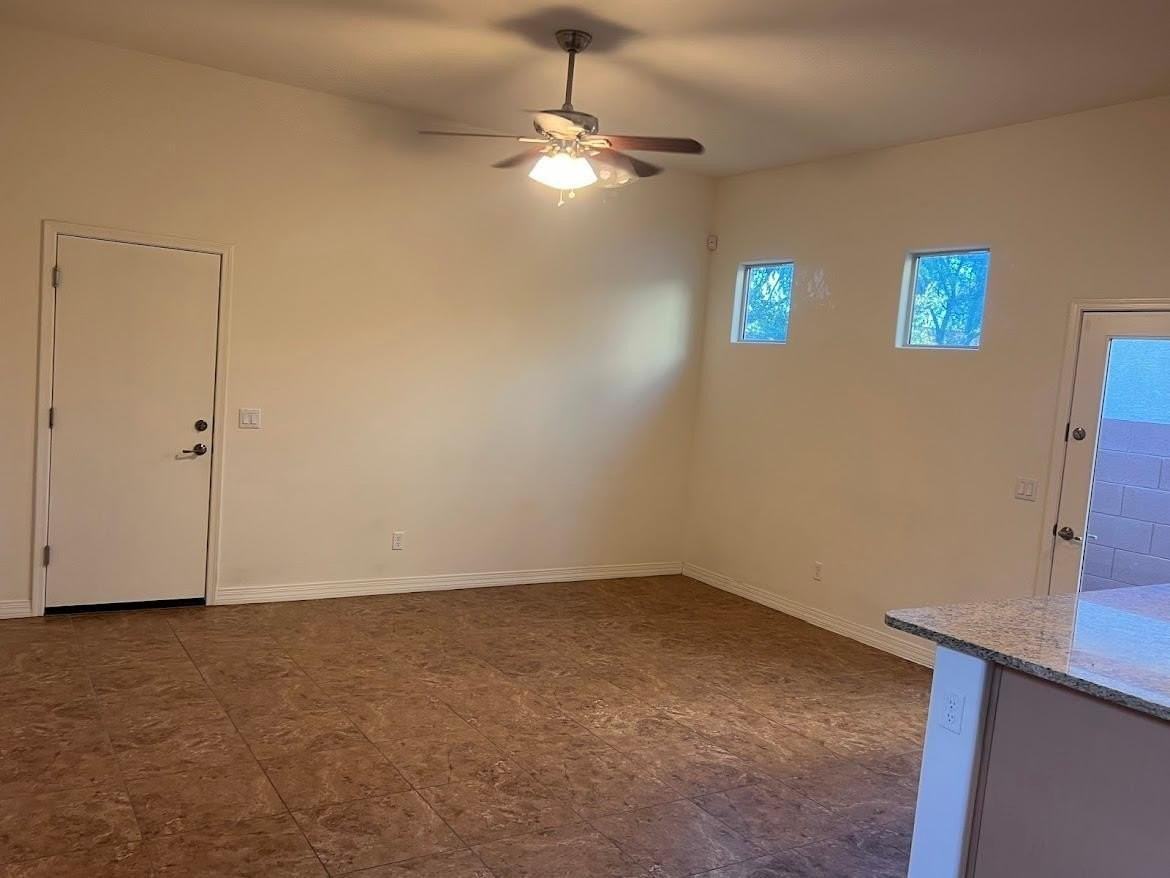 1133 E Buckingham Ave - Photo 4 of 33