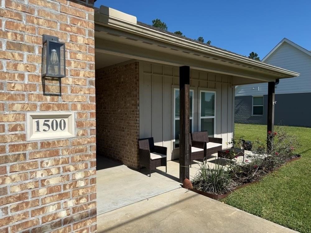 1500 Holly Trl - Photo 2 of 24