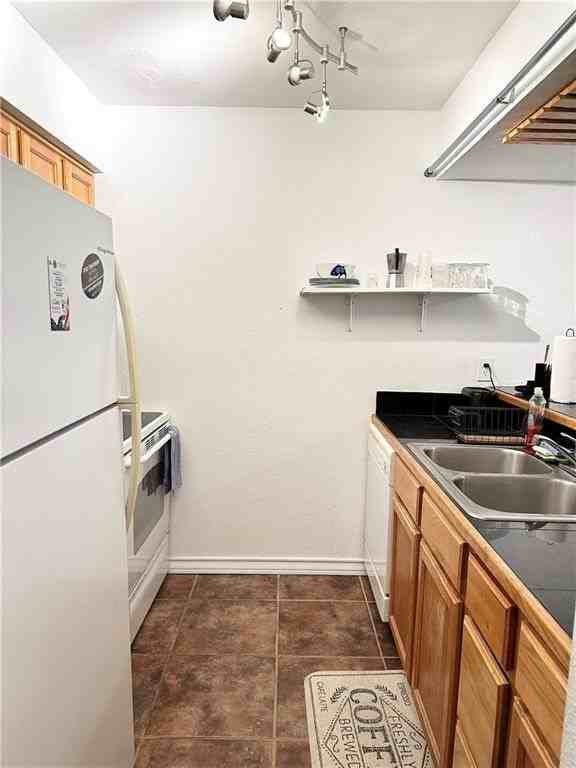 4141 Whiteley Dr #202 - Photo 4 of 15
