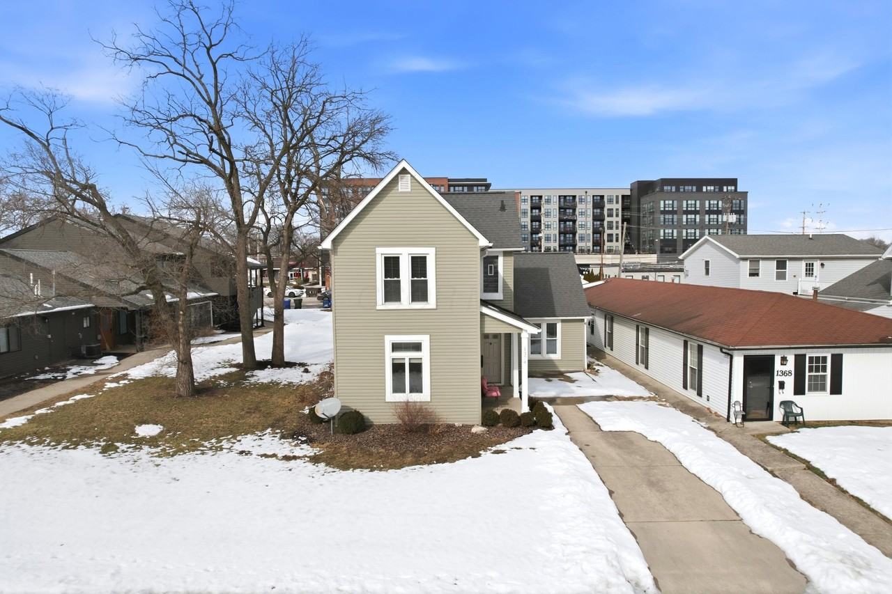 1374 Ida Ave