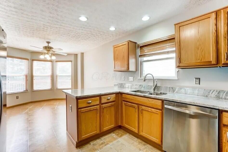 9304 Prestwick Green Dr - Photo 4 of 35