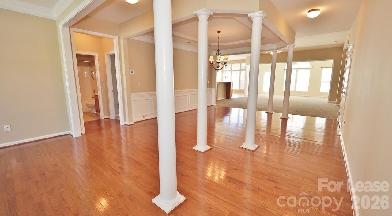 6860 Lakecrest Ct - Photo 6 of 27
