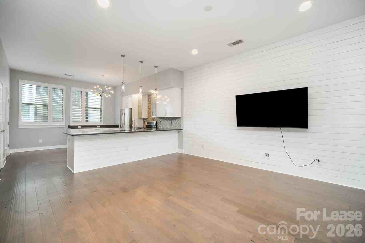2006 Hawkins St - Photo 2 of 20