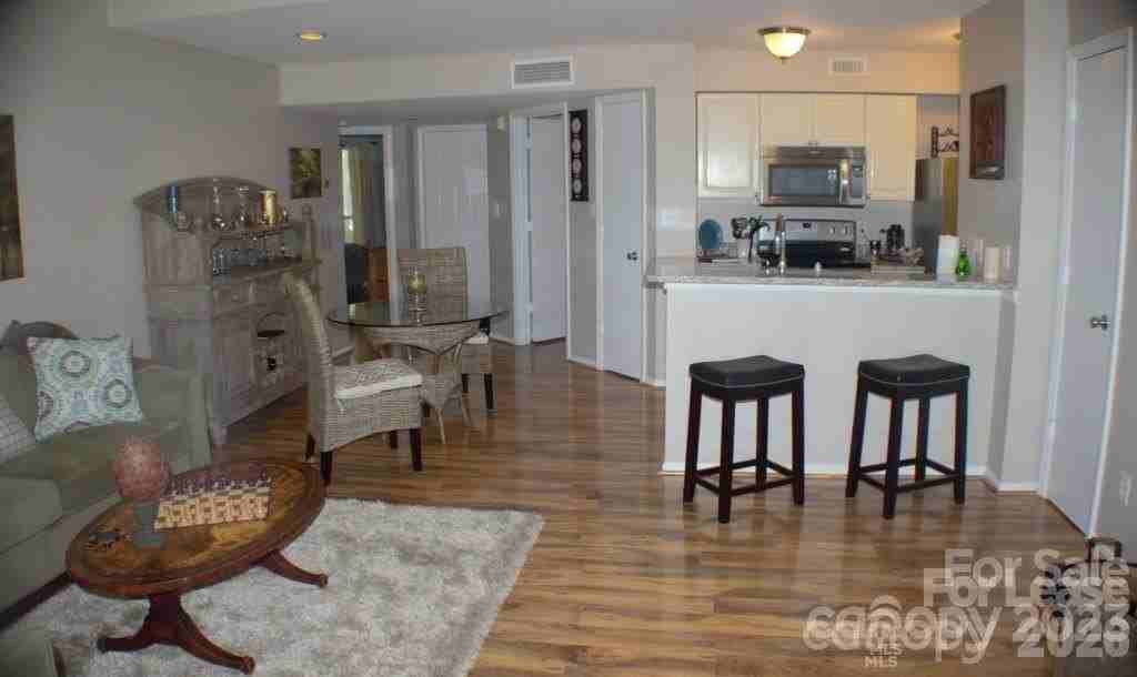 218 Northwest Dr - Photo 6 of 15