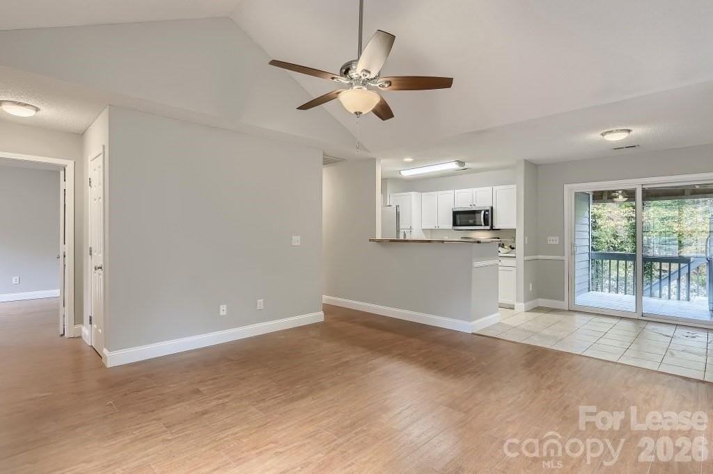 431 Cedarcroft Dr - Photo 5 of 22
