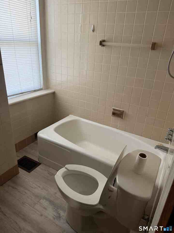 59 Baldwin Ave - Photo 5 of 9