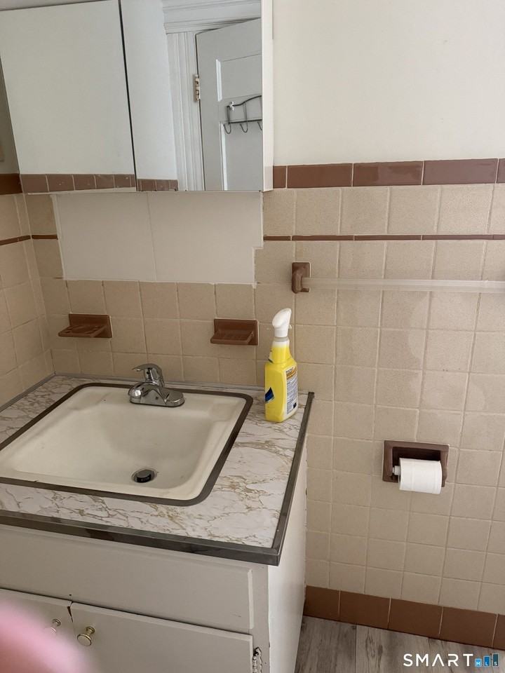 59 Baldwin Ave - Photo 6 of 9