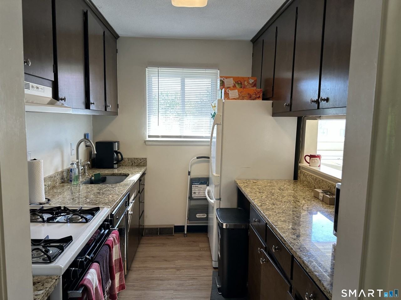 208 Timber Ln - Photo 4 of 15