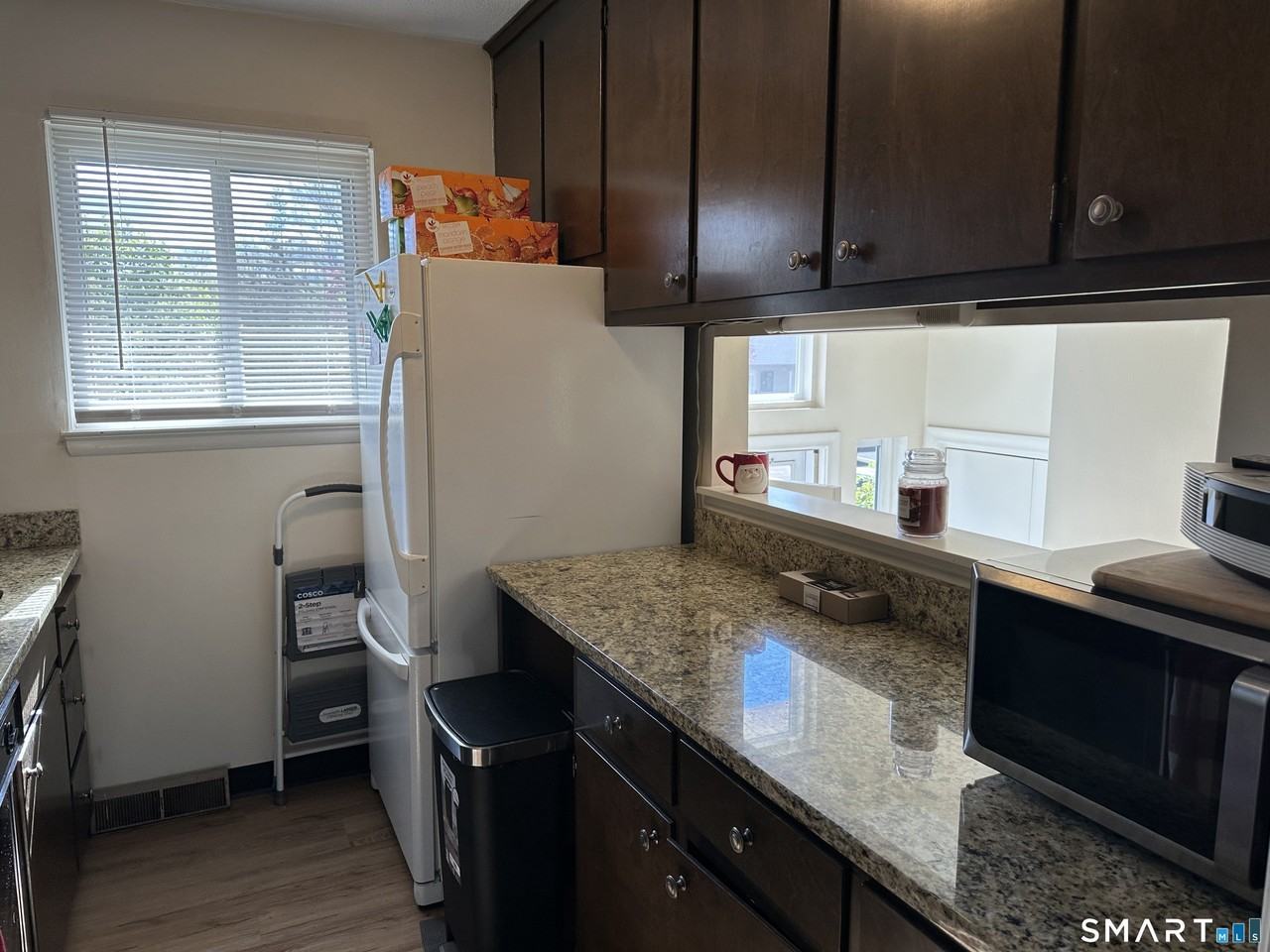 208 Timber Ln - Photo 5 of 15