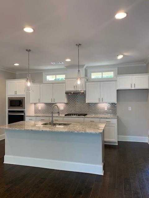 12601 Arnold Mill Rd - Photo 3 of 16
