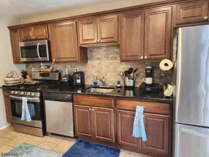 64 Sycamore Ct - Photo 4 of 19