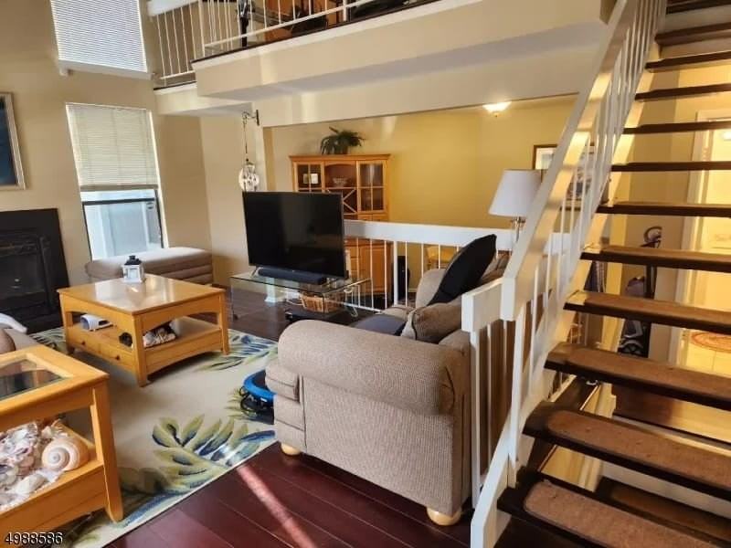 64 Sycamore Ct - Photo 5 of 19