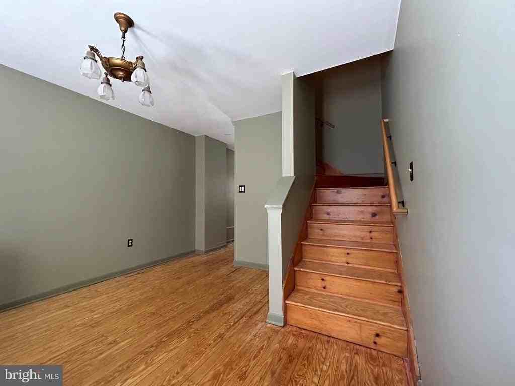 162 York St - Photo 4 of 23