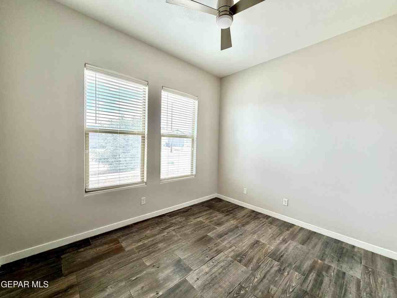 12878 Clevedon St - Photo 3 of 31