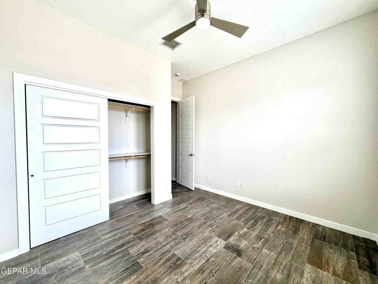 12878 Clevedon St - Photo 4 of 31