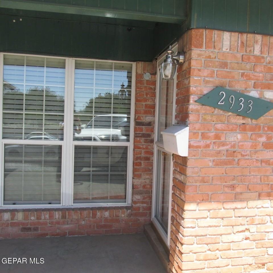 2933 Wedgewood Dr - Photo 2 of 22