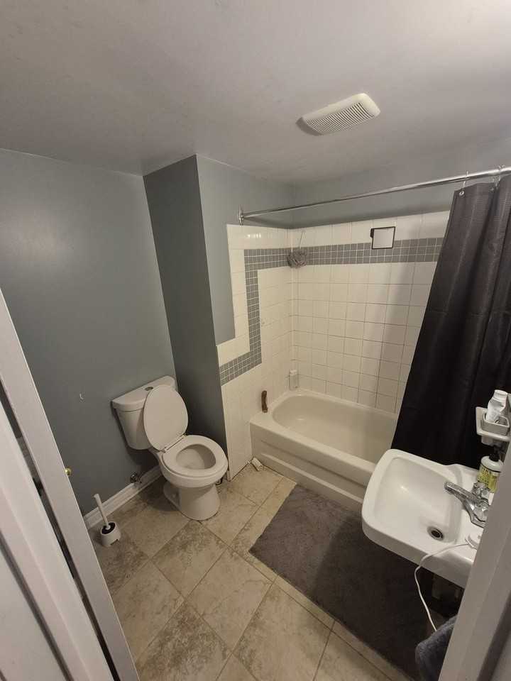 327 Somerset St E - Photo 3 of 7