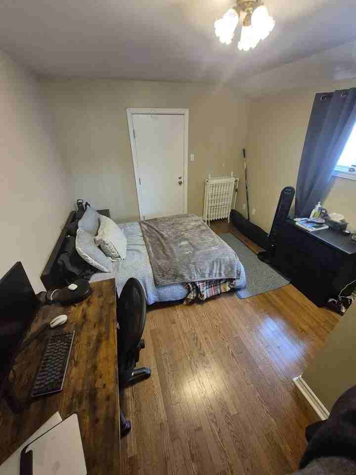 327 Somerset St E - Photo 4 of 7