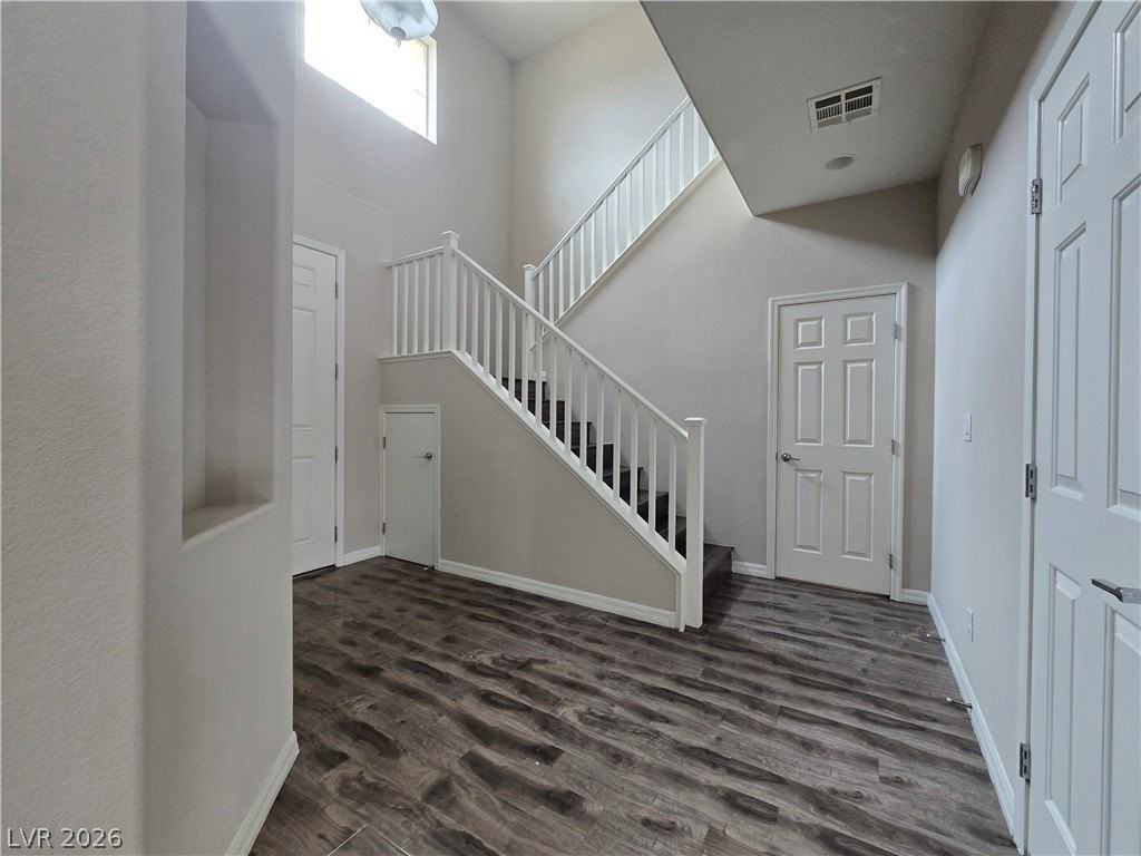 8046 Ancient Oaks Ave - Photo 4 of 40