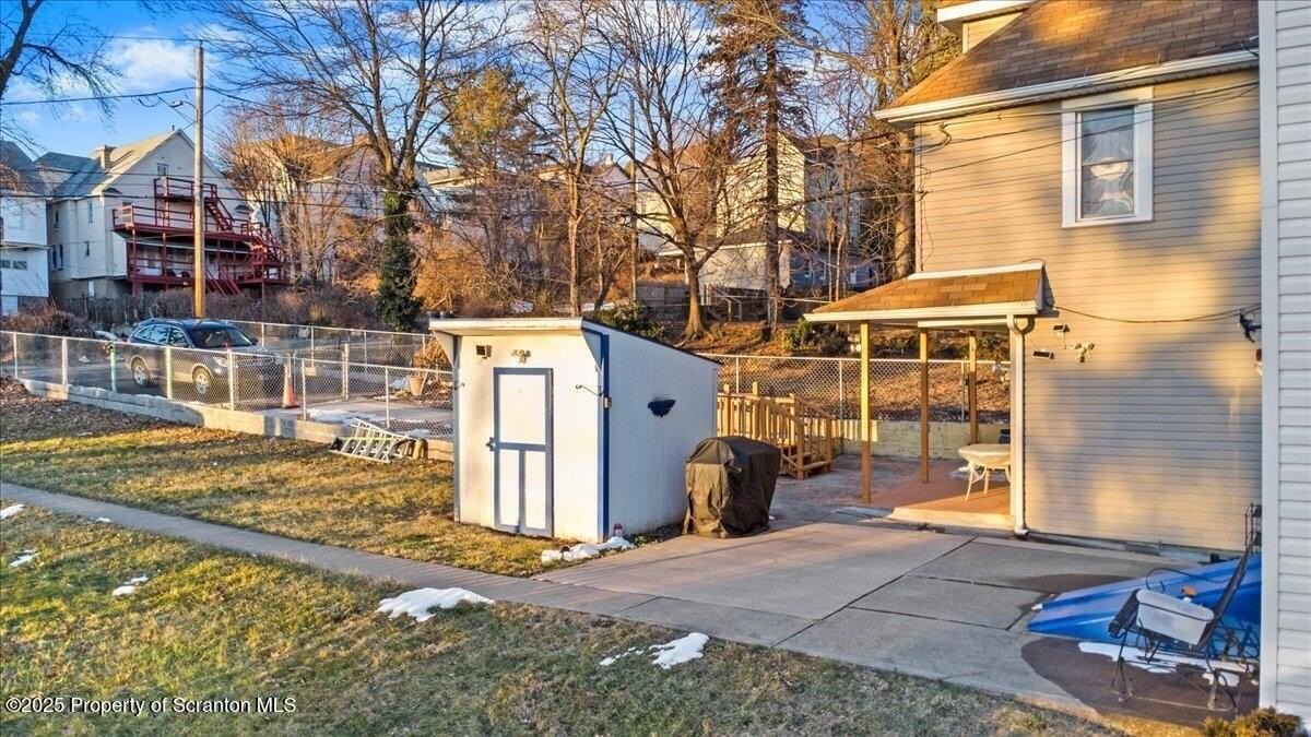 421 N Irving Ave - Photo 4 of 27